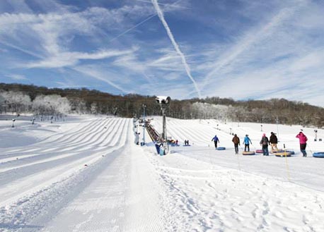 Ski Club sliding to Perfect North