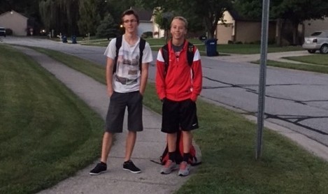 Two German exchange students stand together.