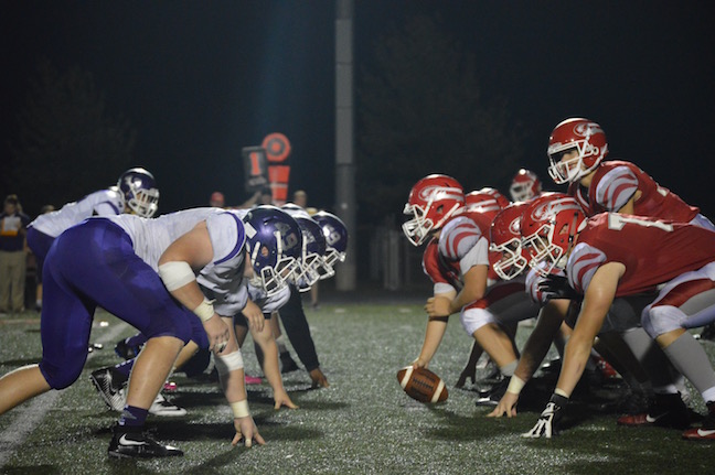 Fishers+and+Brownsburg+face+off+on+the+line+of+scrimmage+at+FHS+on+Sept.+16+2016.+Photo+by+Taylor+Wagner.+