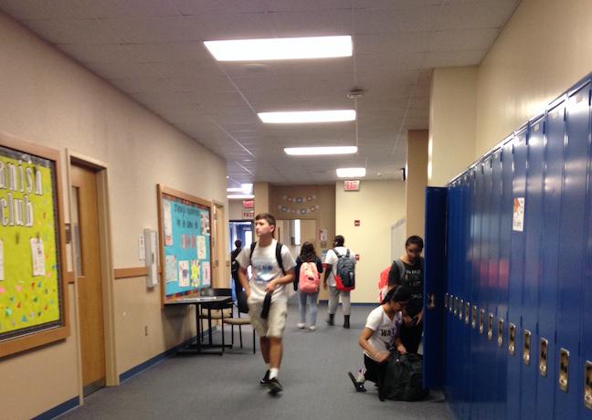 Students+stop+at+their+lockers+and+walk+with+their+backpacks+in+the+B+hallway.+Photo+by+Hallie+Gallinat