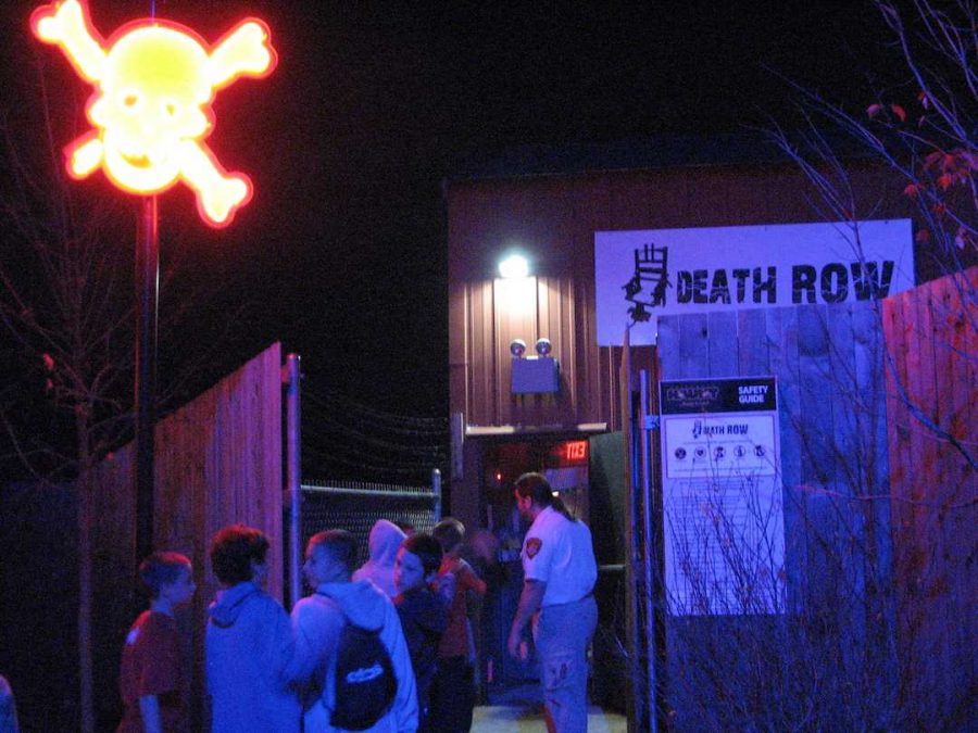 Guests wait in line for the Death Row attraction, that was removed in 2010, at Kings Island Halloween Haunt in 2009.  Photo Courtesy of Jeremy Thompson.  https://creativecommons.org/licenses/by/2.0/