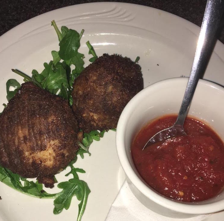 Fried+risotto+balls+are+served+as+an+appetizer+at+Sahms.+Photo+by+Taylor+Wagner.