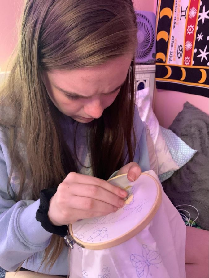 Sophomore Steffi Dixon works on her embroidery stencil to help her practice.
