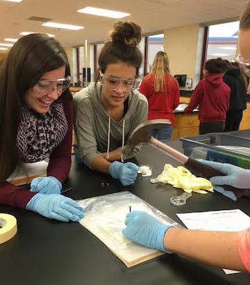 Students participate in glass lab in Forensics class