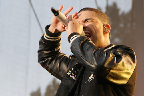 Drake rapping at a festival in Sept. 2010. Photo courtesy of musicisentropy https://creativecommons.org/licenses/by-sa/2.0/.