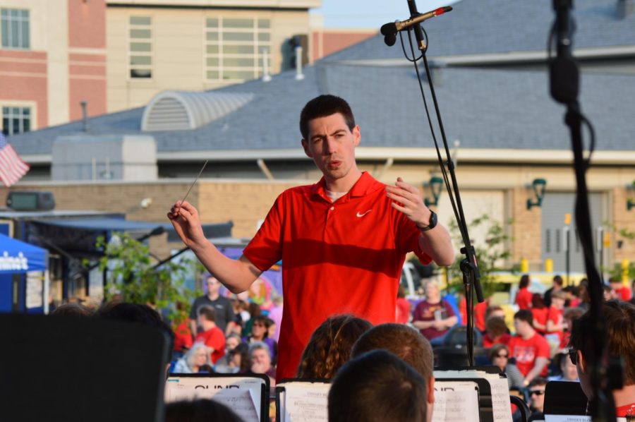 Director Elijah Gardner conducting the piece “Disney Blockbusters” for the Symphonic Gold Band. The spring band concert took place on Wednesday, May 18 at Nickleplate Amphitheater.