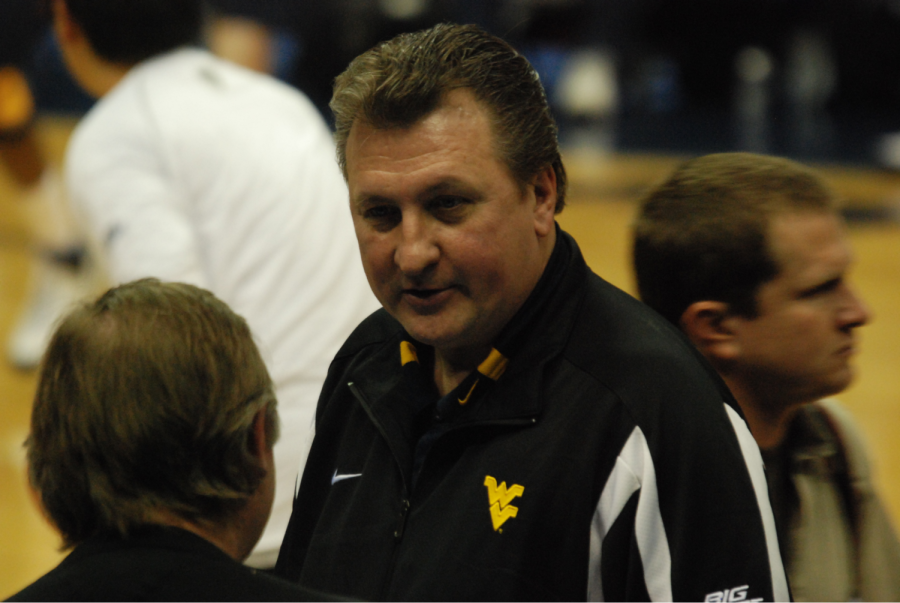 West+Virginia+head+coach+Bob+Huggins+talking+to+an+official+during+a+2008+game.