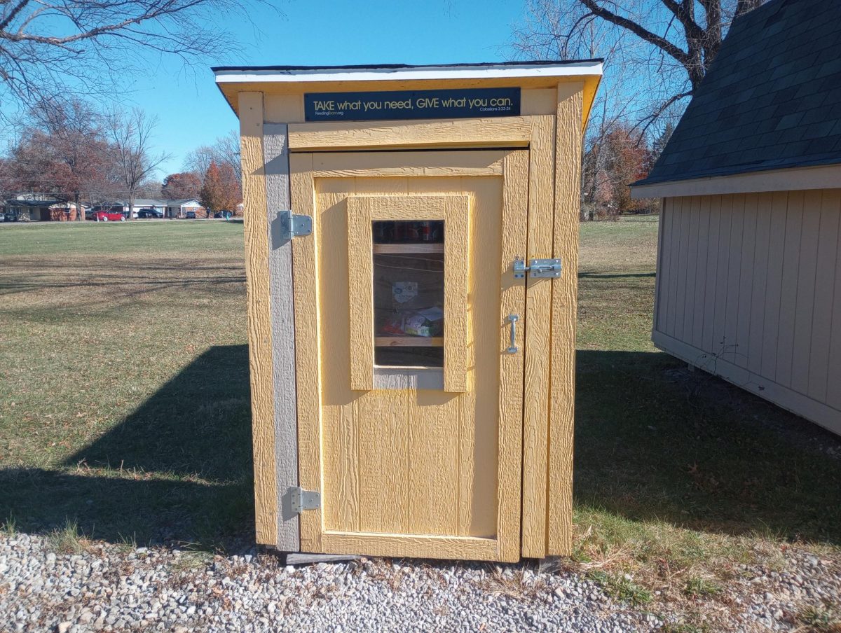 A food pantry in the parking lot of Christ’s Community Church on Nov. 16, 2025. Photo by Maddie Davis. 