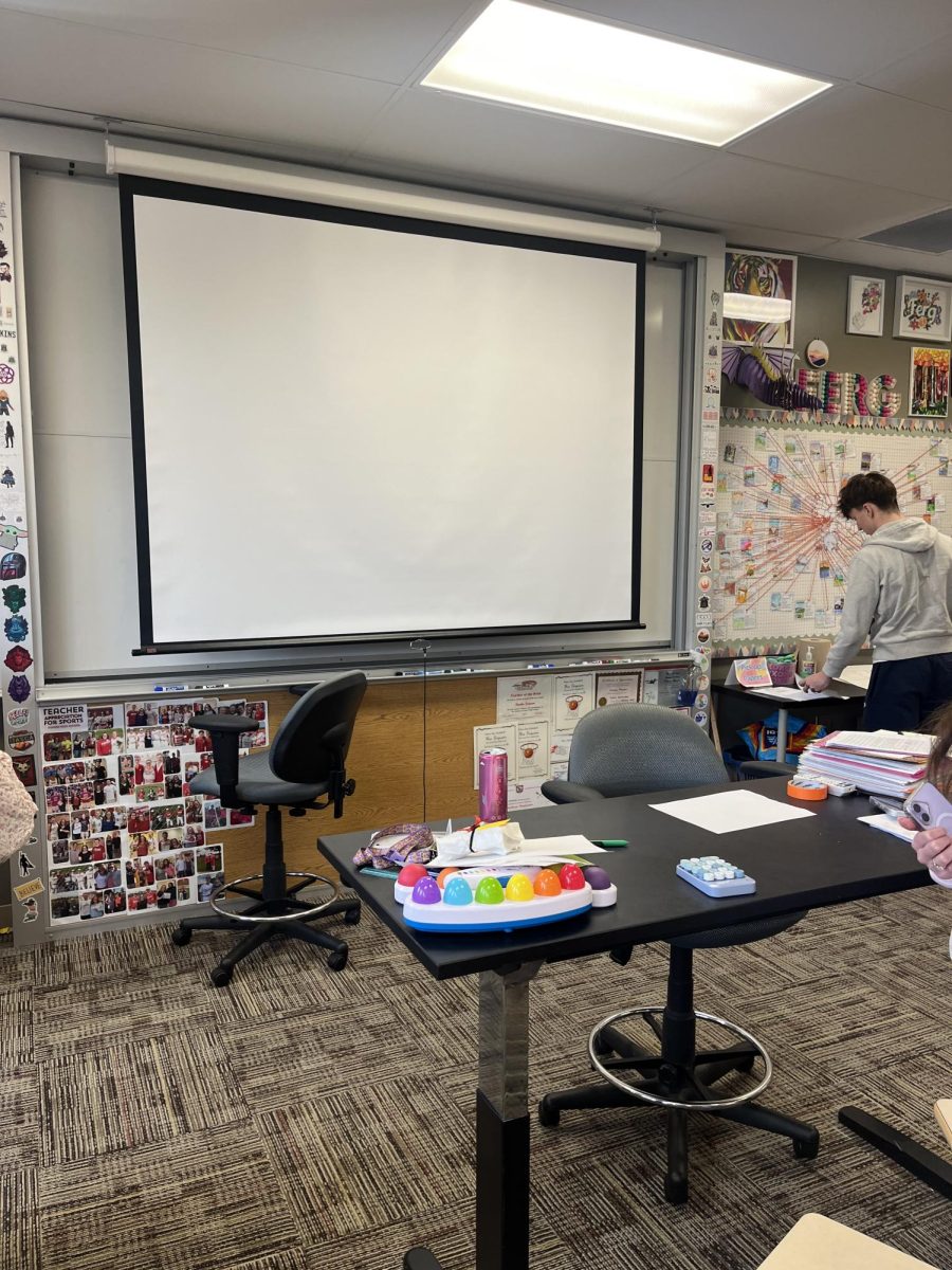 This is Heather Ferguson’s classroom, where she teaches AP Environmental Science. Her desk is centered at the front of the room with the whiteboard behind it where she displays the material for the day.  Photo by Addy Davis. 