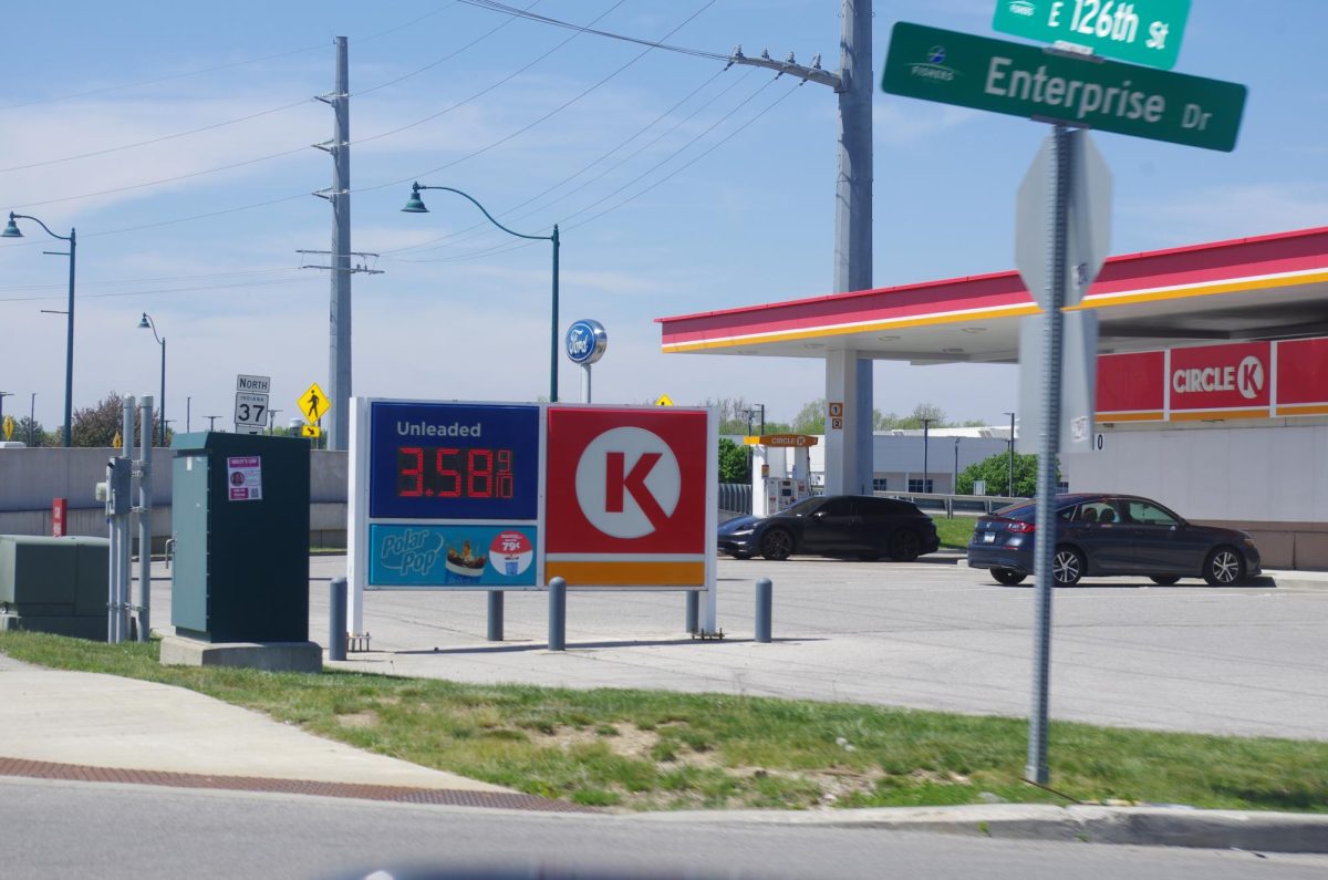 A photo showing the gas prices on April 26. Outside of a Shell gas station where the price is $.50 more than the national average a month ago. Photo by Evelyn Rose. 